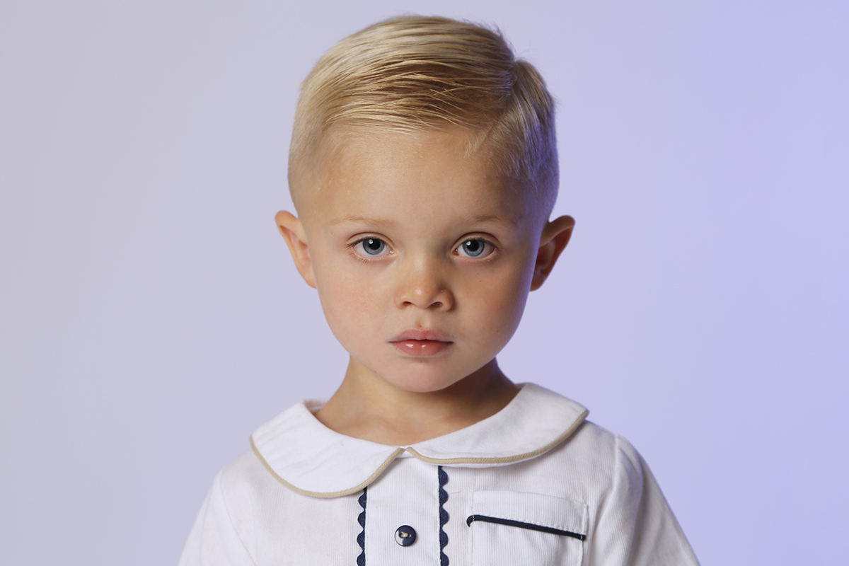 oskar-james-model-folio