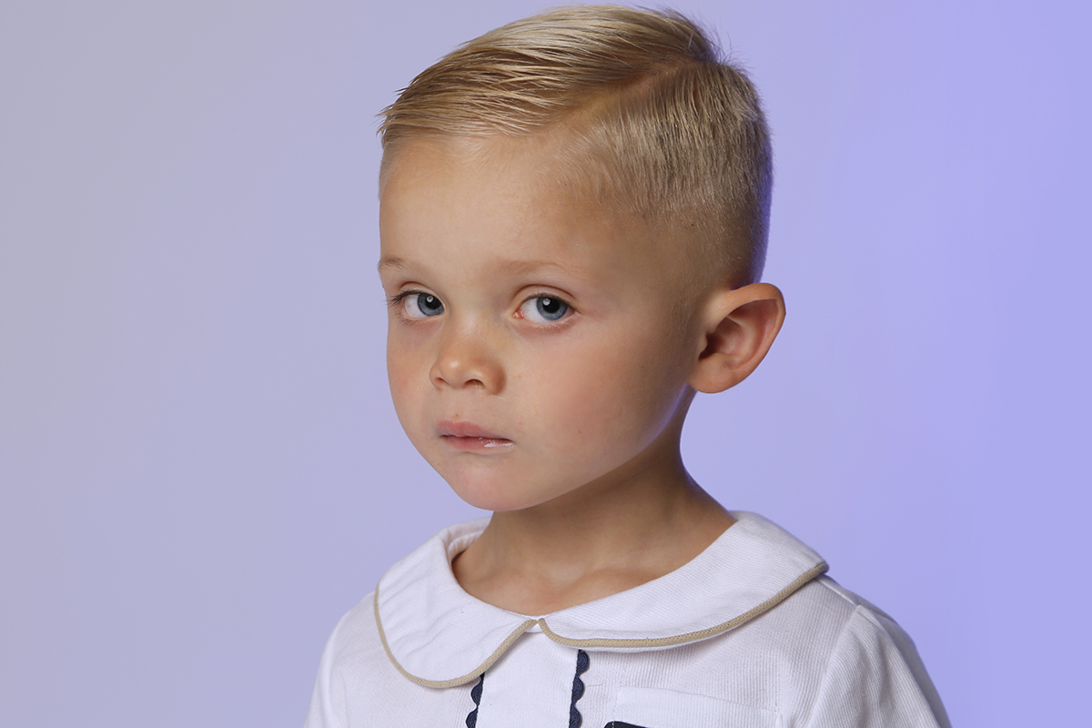 oskar-james-model-folio