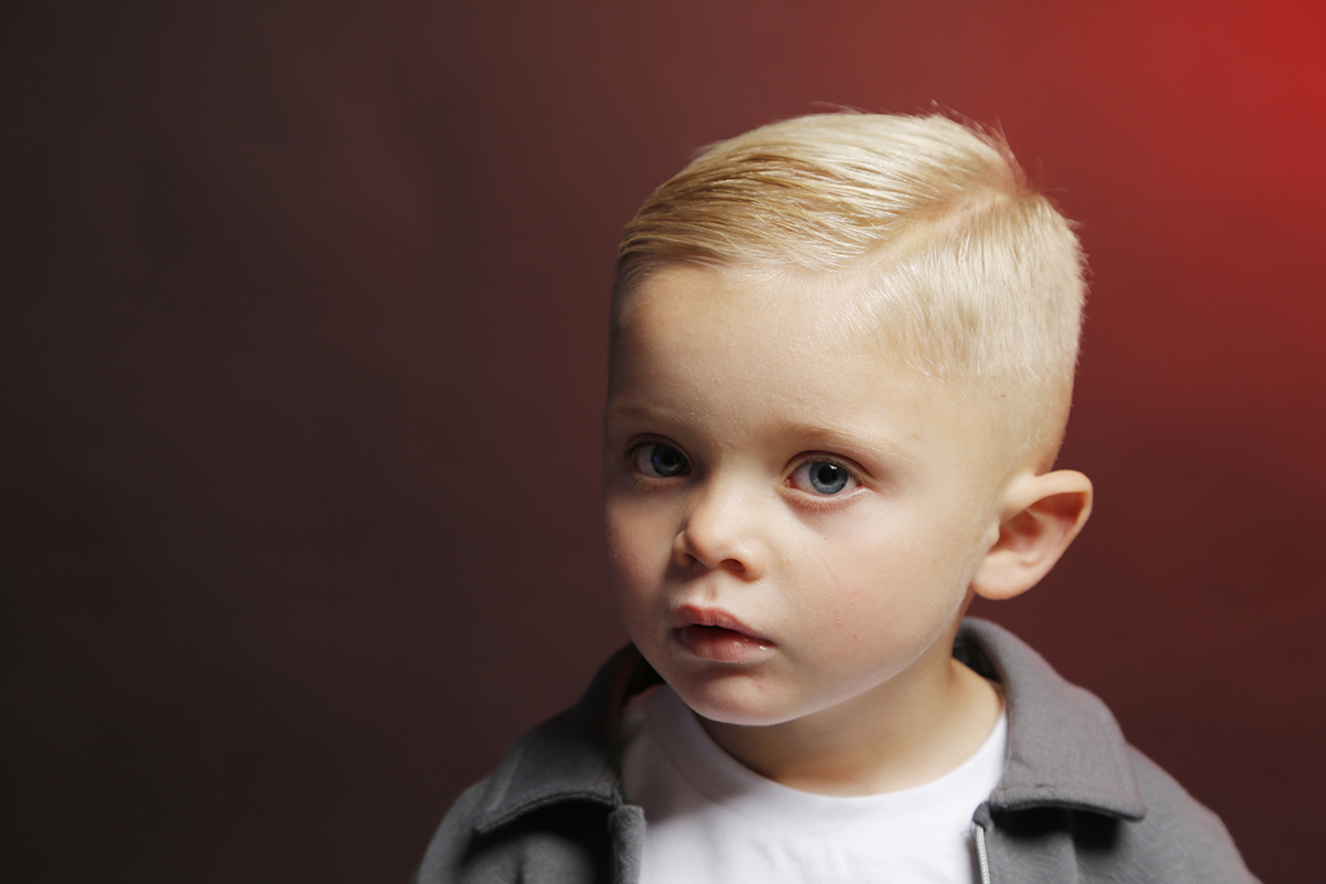 oskar-james-model-folio