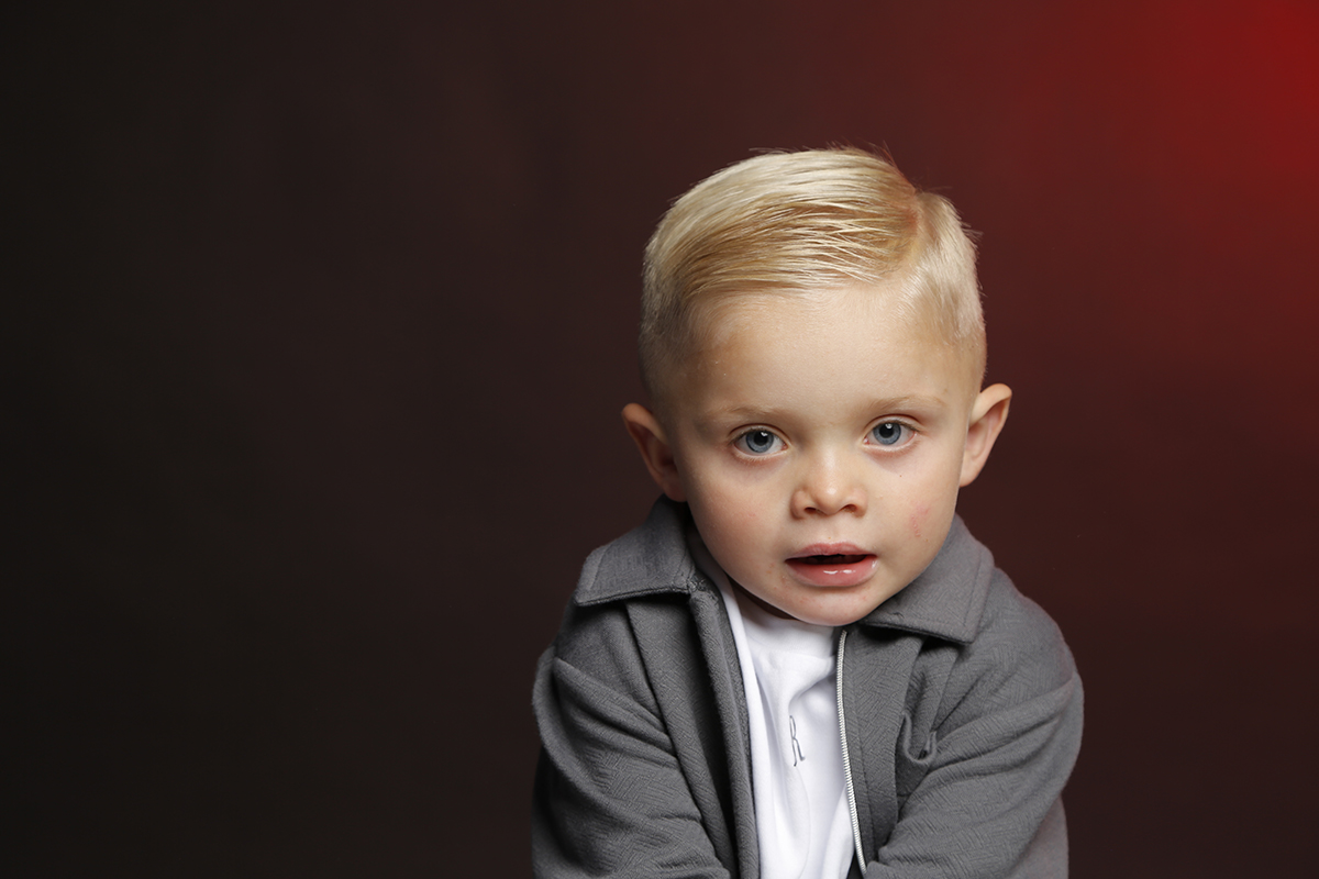 oskar-james-model-folio